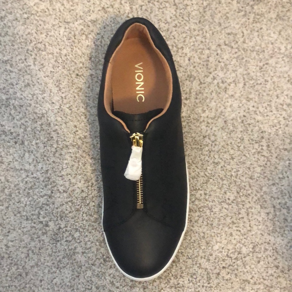 BRAND NEW Vionic sneakers
